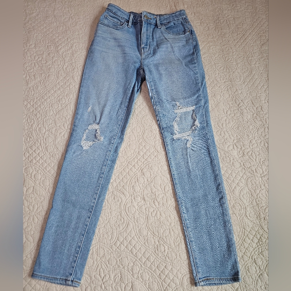 Levi's 721 High Rise Skinny Ankle - Light Blue Ripped Jeans - Size 26
